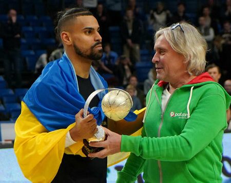 Баскетболист Клавелл был признан самым ценным игроком (MVP) финала Лиги Европейских Баскетбольных Лиг (ЛЭБЛ). Также в символическую сборную вошли Марч и Балвин.