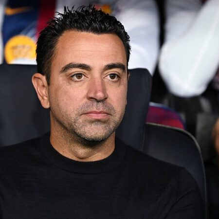 Спортивный журналист Фабрицио Романо сообщает, что Хави продолжит карьеру в ФК «Барселона
